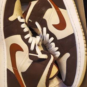 Women's Air Jordan mid SE Size 10. Color is Mocha.